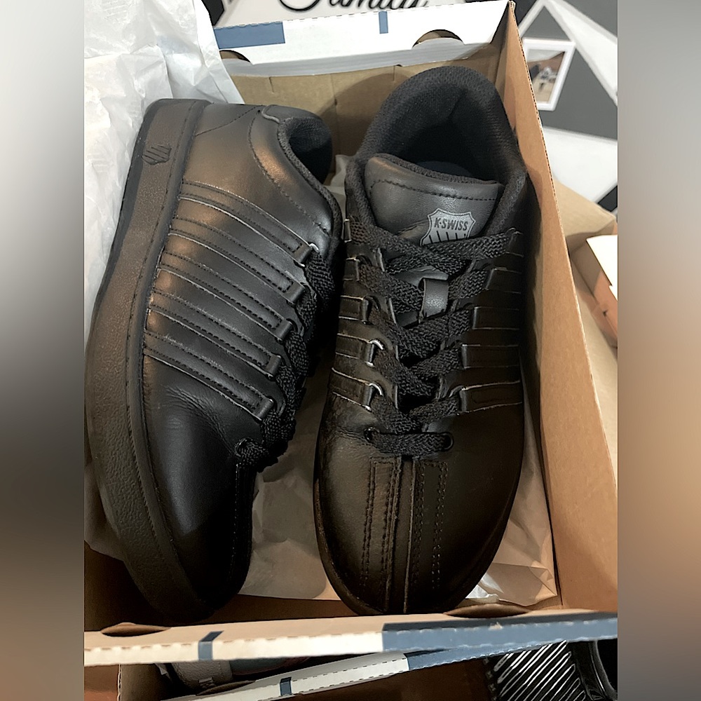 K-Swiss Classic VN Shoes, Big Kids Size 5.5, Black. Like New with original box!